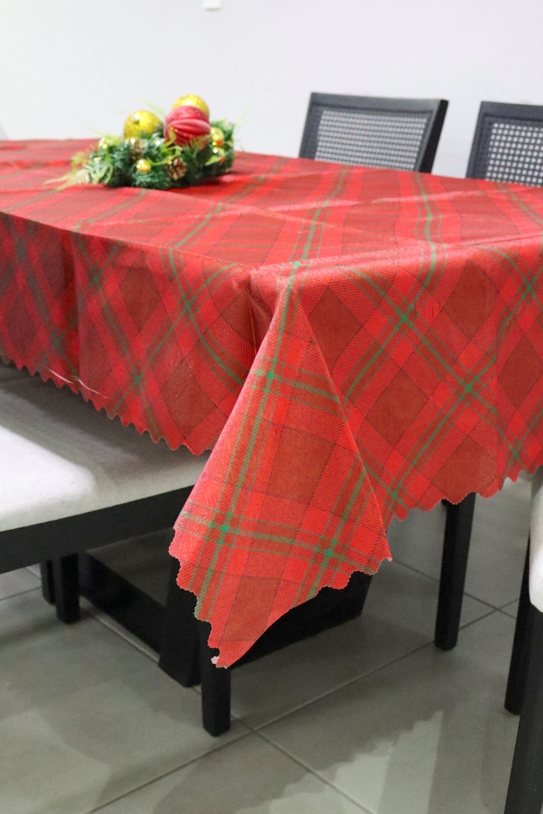 Toalha de Mesa Natal Oxford Vermelha e Verde 1,40x2,20m