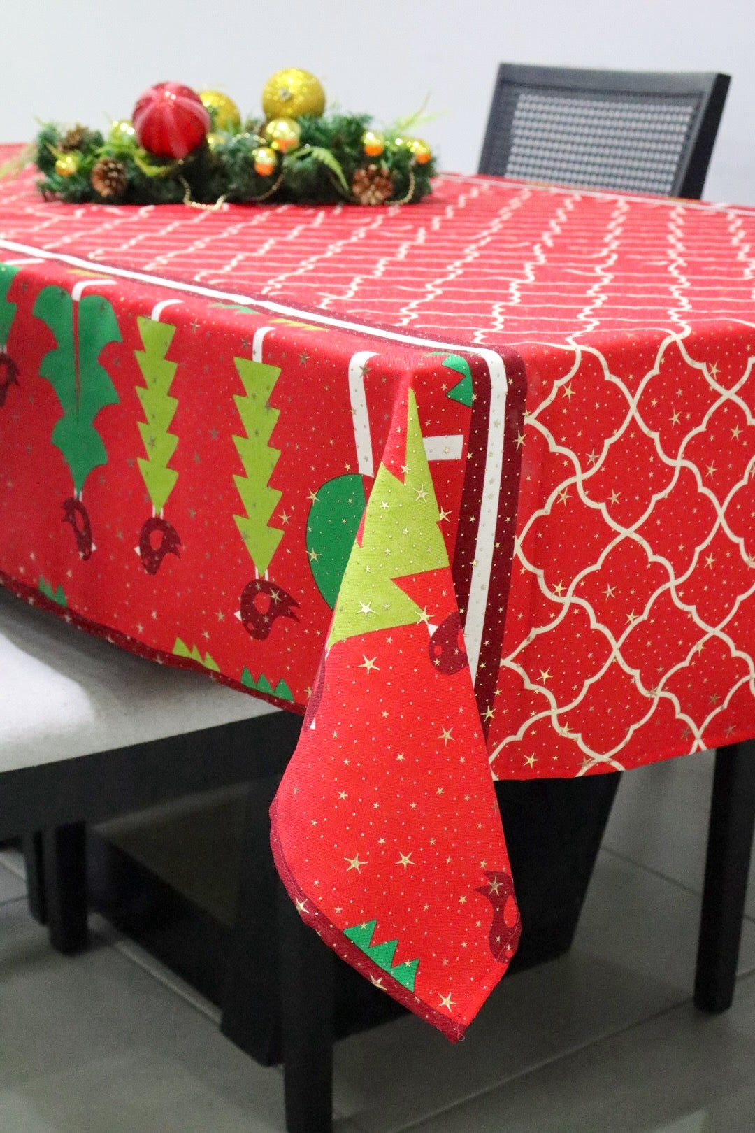 Toalha de Mesa Natal Oxford Árvores Geométrica 1,40x2,20m