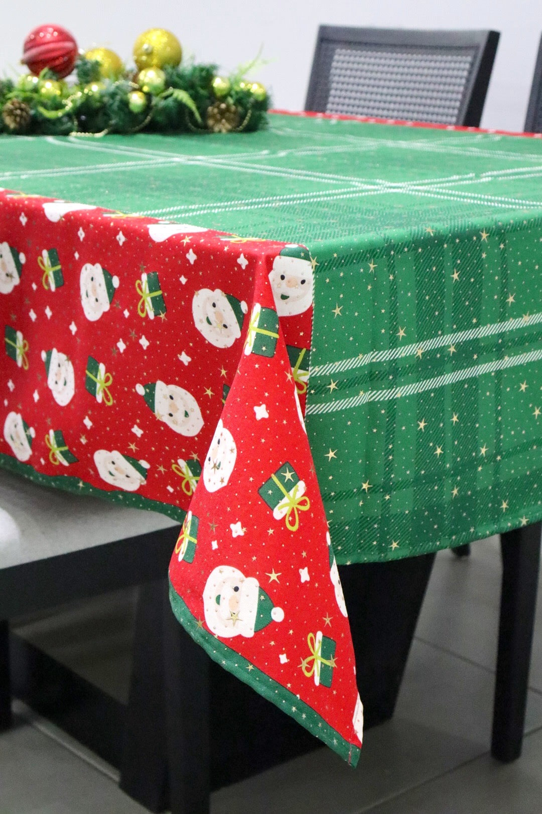 Toalha de Mesa Natal Oxford Papai Noel Verde 1,40x2,20m