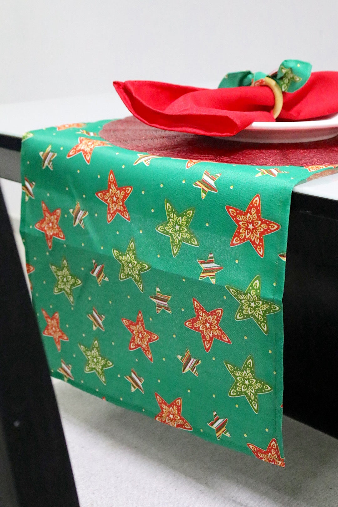 Caminho de Mesa Natal Estampado Estrelas Verde