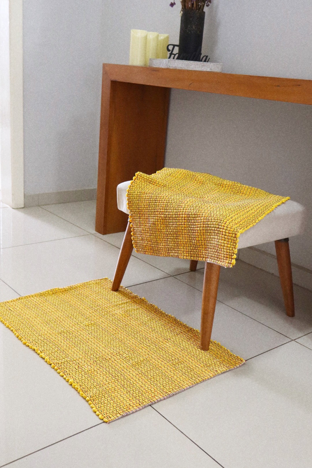 Par de Tapete de Malha Sem Franja Liso Amarelo