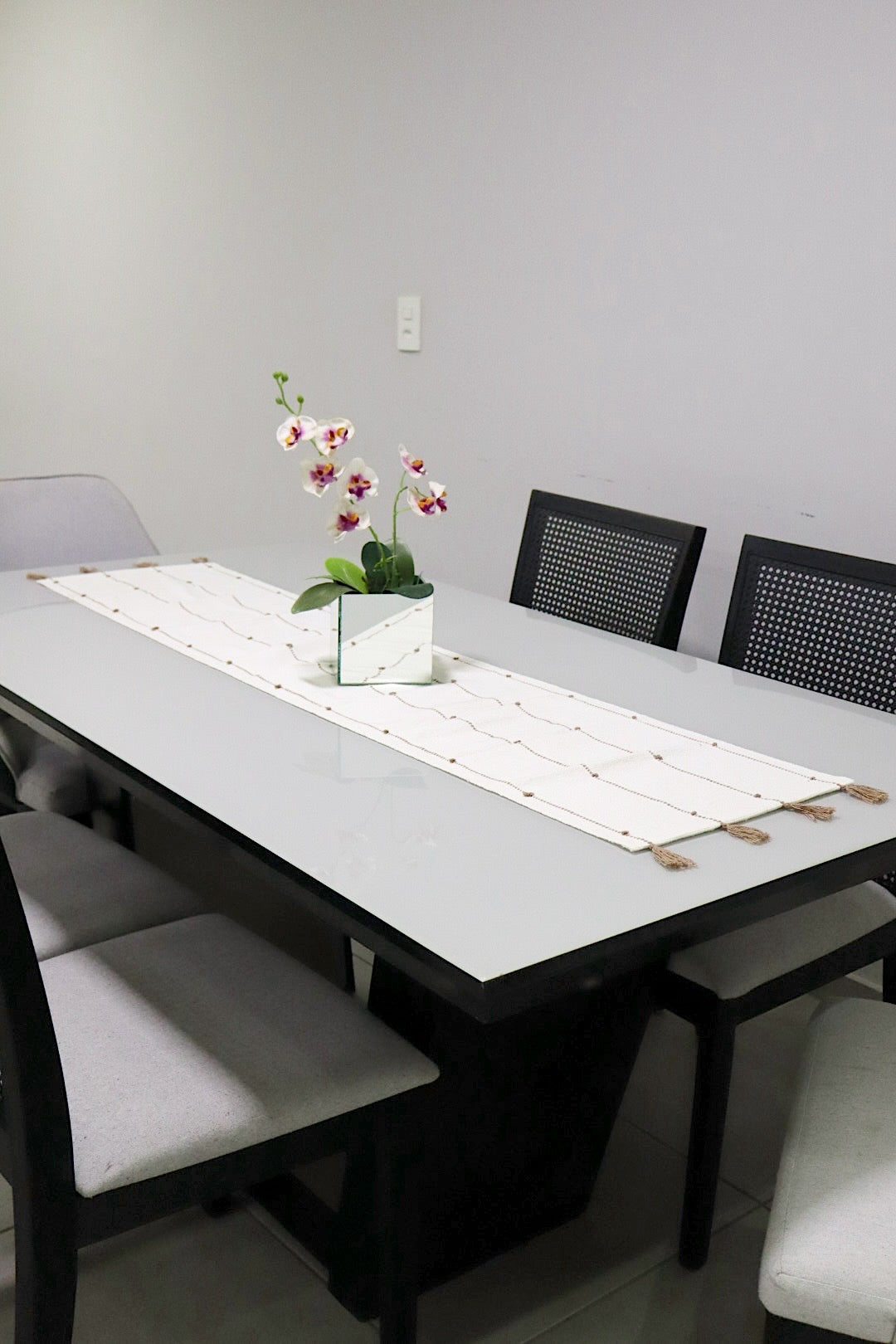 Caminho de Mesa Algodão com Pompom Bege