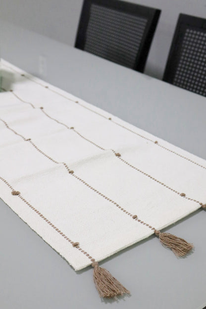 Caminho de Mesa Algodão com Pompom Bege