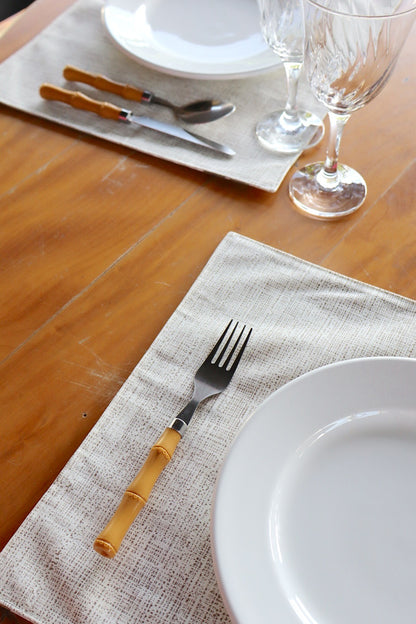 Lugar Americano Dupla Face Impermeável Mesclado Cru/ Geométrico Verde e Marrom