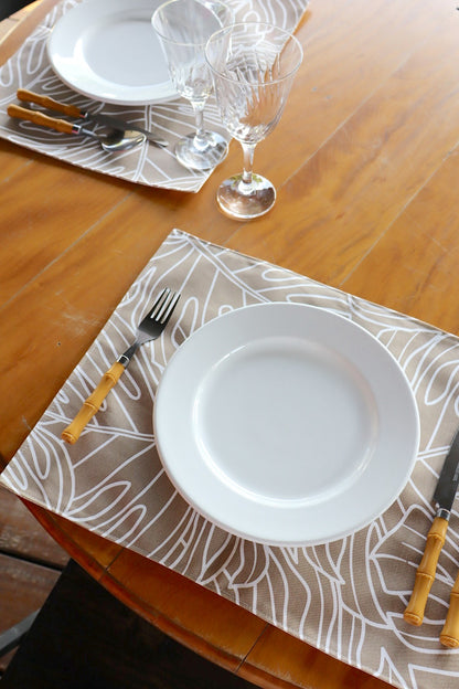 Lugar Americano Dupla Face Impermeável Folhas Bege