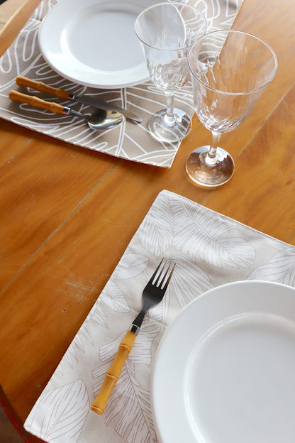 Lugar Americano Dupla Face Impermeável Folhas Bege