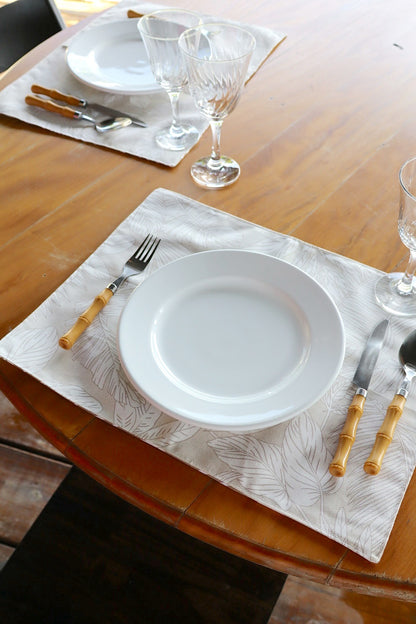 Lugar Americano Dupla Face Impermeável Folhas Bege