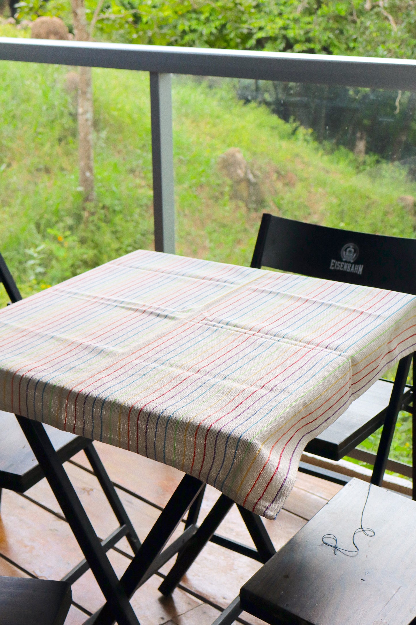 Toalha de Mesa Quadrada Arco Íris Listra Fina 0,70x0,70m