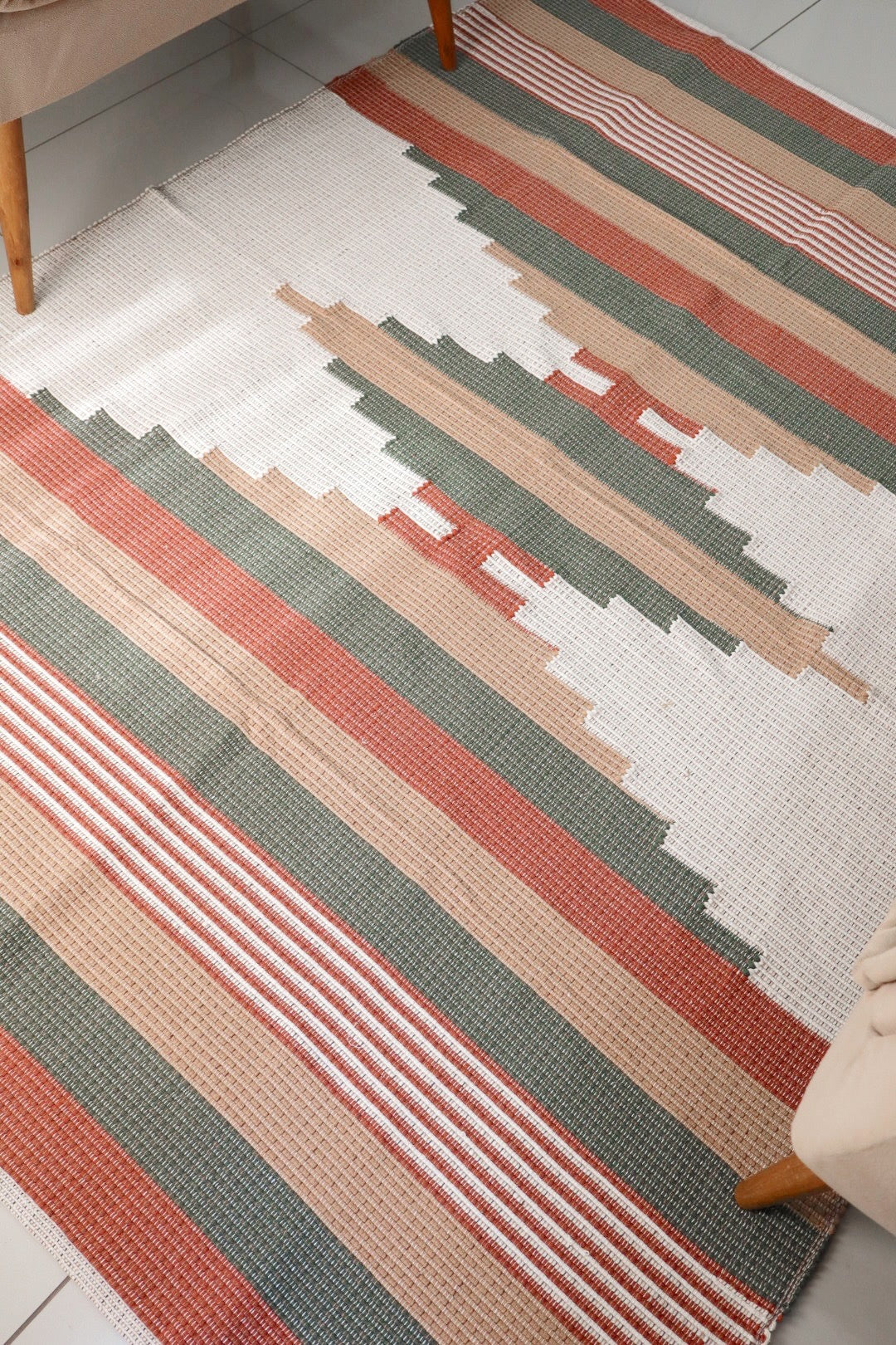 Tapete de Bico Linha Trabalhado Verde, Terra e Bege 1,50x2,00m
