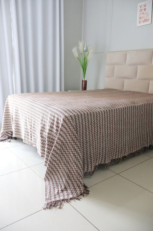 Colcha para Cama Queen em Renda Marrom e Cru 2,30x2,90m