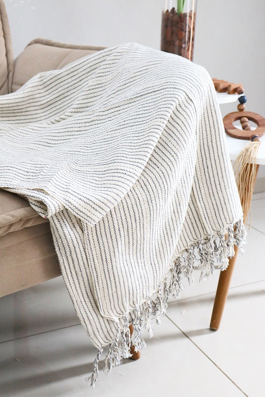 Manta para Sofá Básica Gigante Listradinha Cinza 1,40x2,20m