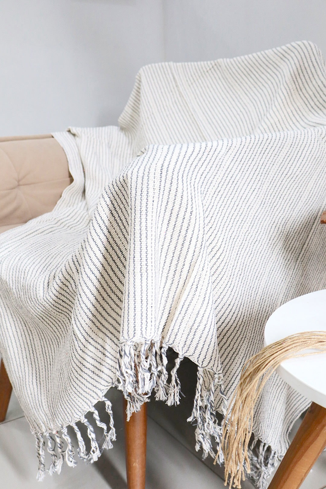 Manta para Sofá Básica Gigante Listradinha Cinza 1,40x2,20m