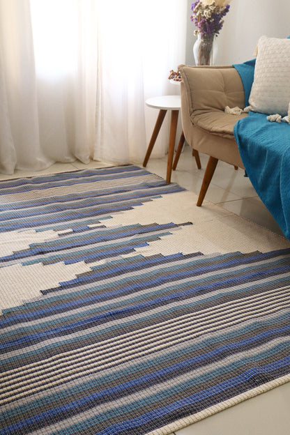 Tapete de Bico Linha Trabalhado Colorido Azul 1,50x2,00m