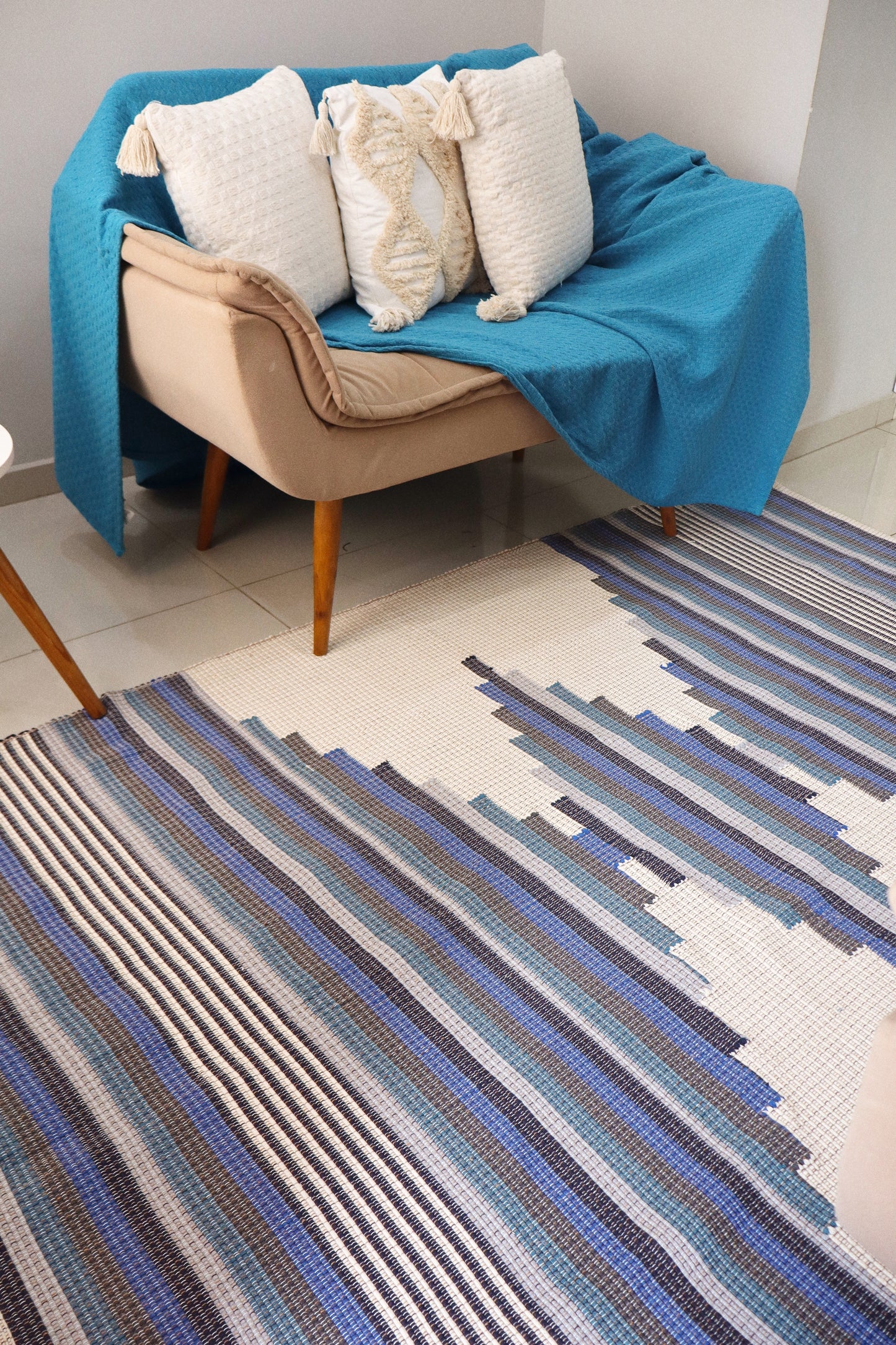 Tapete de Bico Linha Trabalhado Colorido Azul 1,50x2,00m