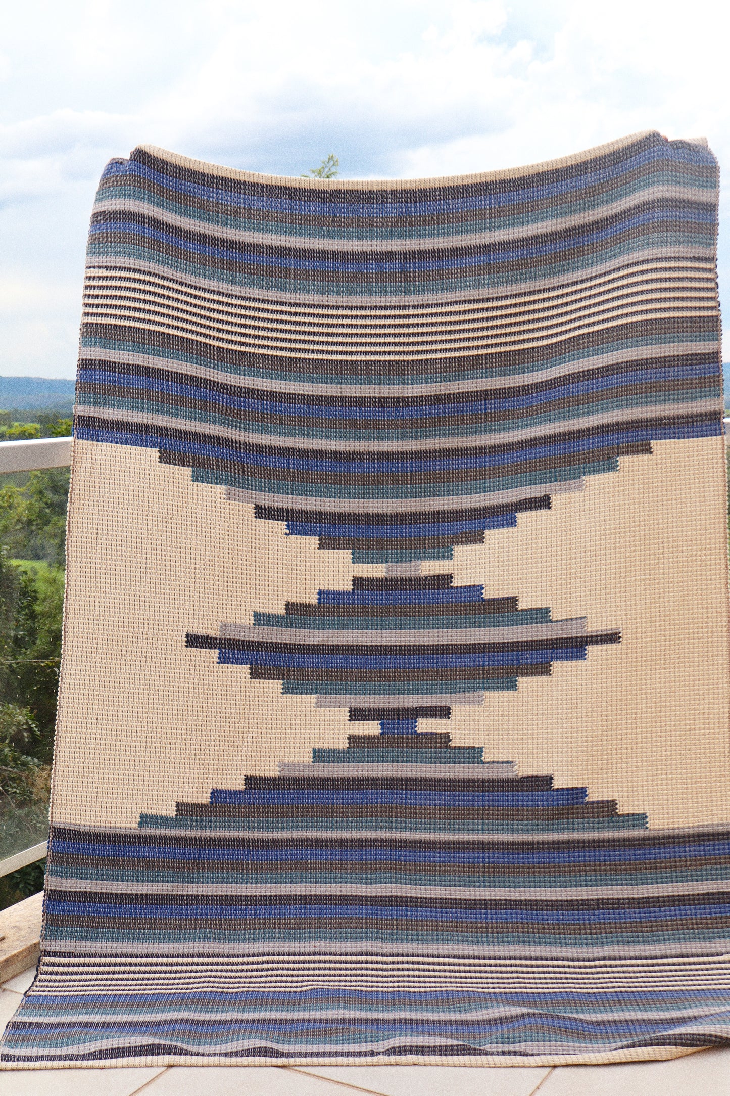 Tapete de Bico Linha Trabalhado Colorido Azul 1,50x2,00m