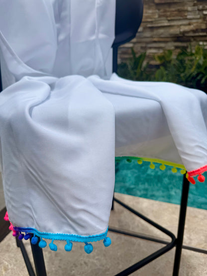 Canga Saída de Praia Branca com Pompom Colorido