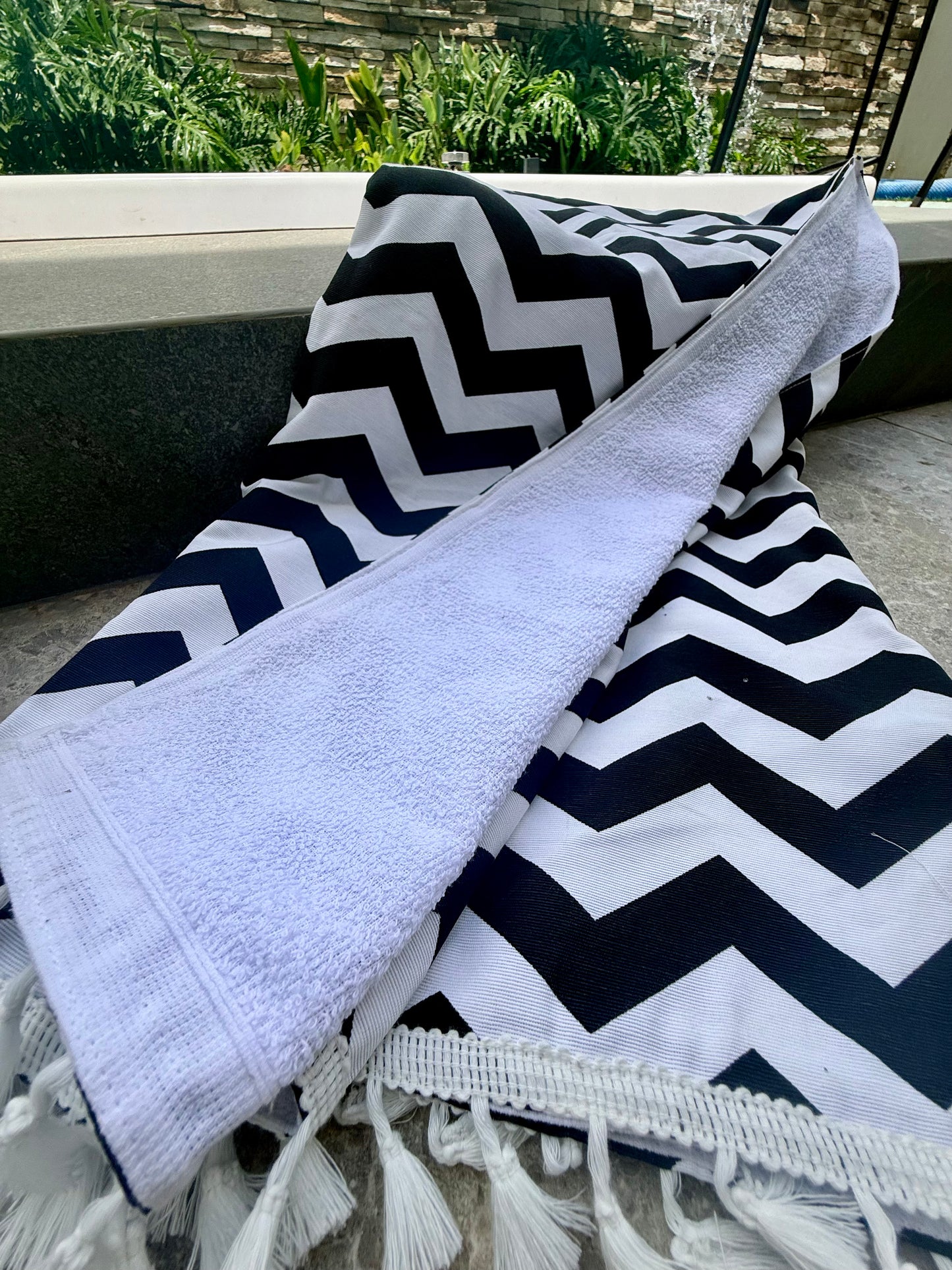 Toalha Canga Dupla Face com Tecido Impermeável Belize Chevron Preto