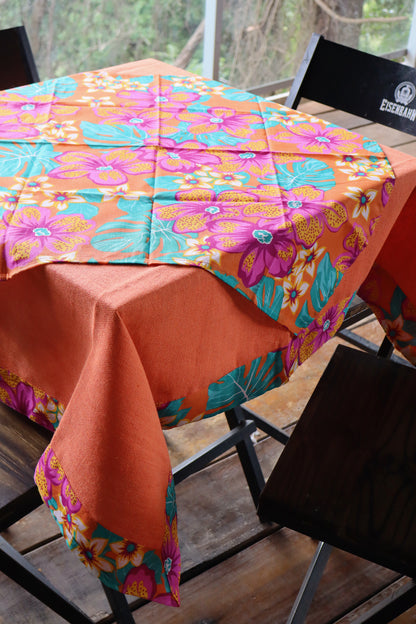 Toalha de Mesa com Barra de Chita Laranja com Composê 1,10x1,10m
