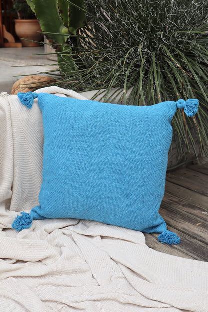 Capa de Almofada Boho Escama com Pompom Lisa Azul Claro 45x45