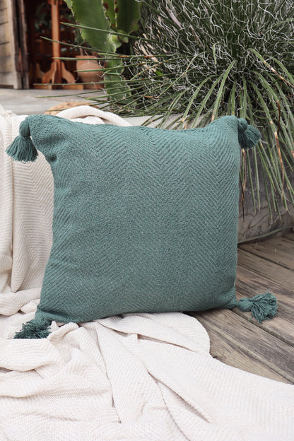 Capa de Almofada Boho Escama com Pompom Lisa Verde Musgo 45x45