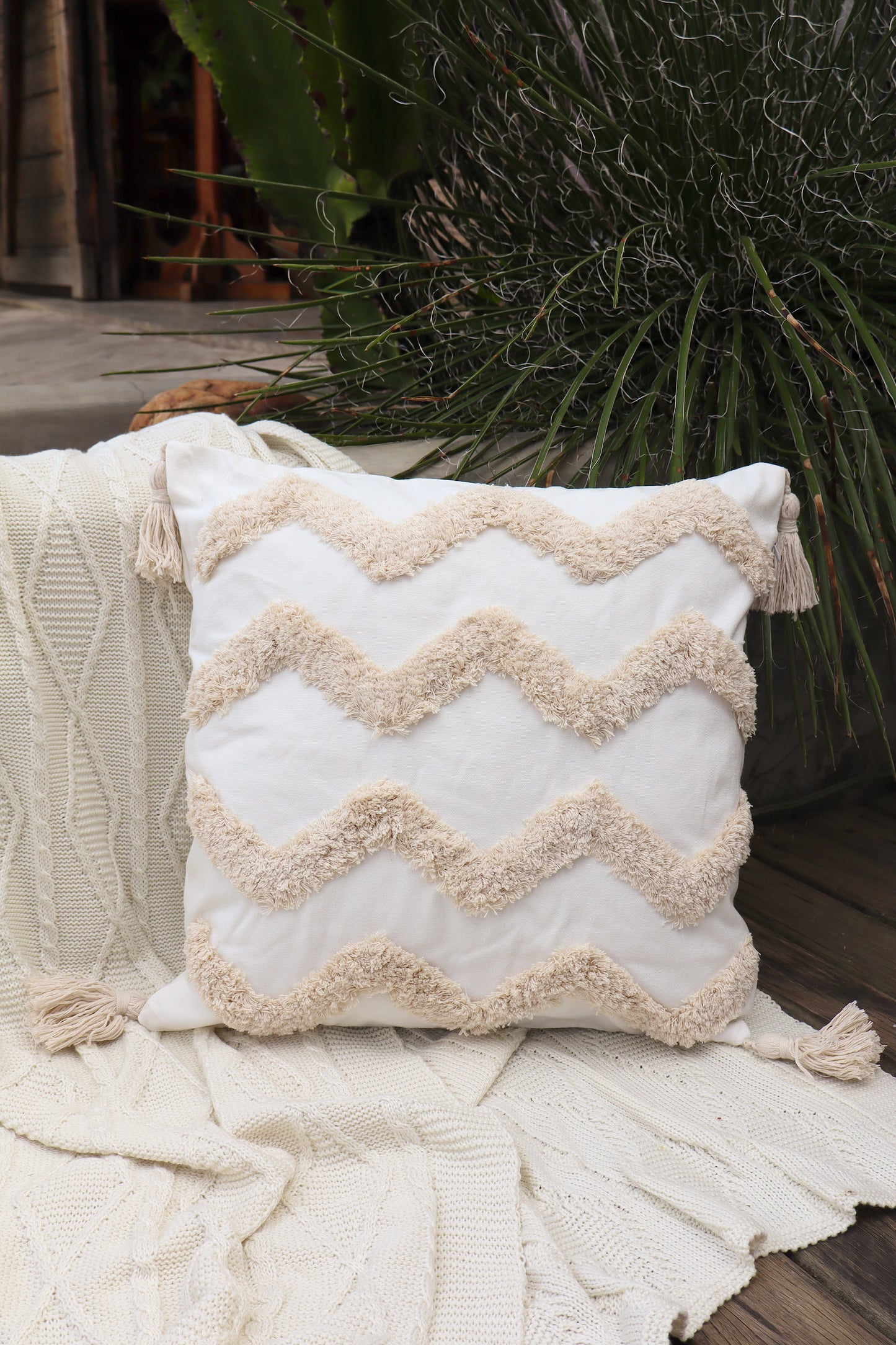 Capa de Almofada Bordada em Linho Tufada Boho 45x45 EST06