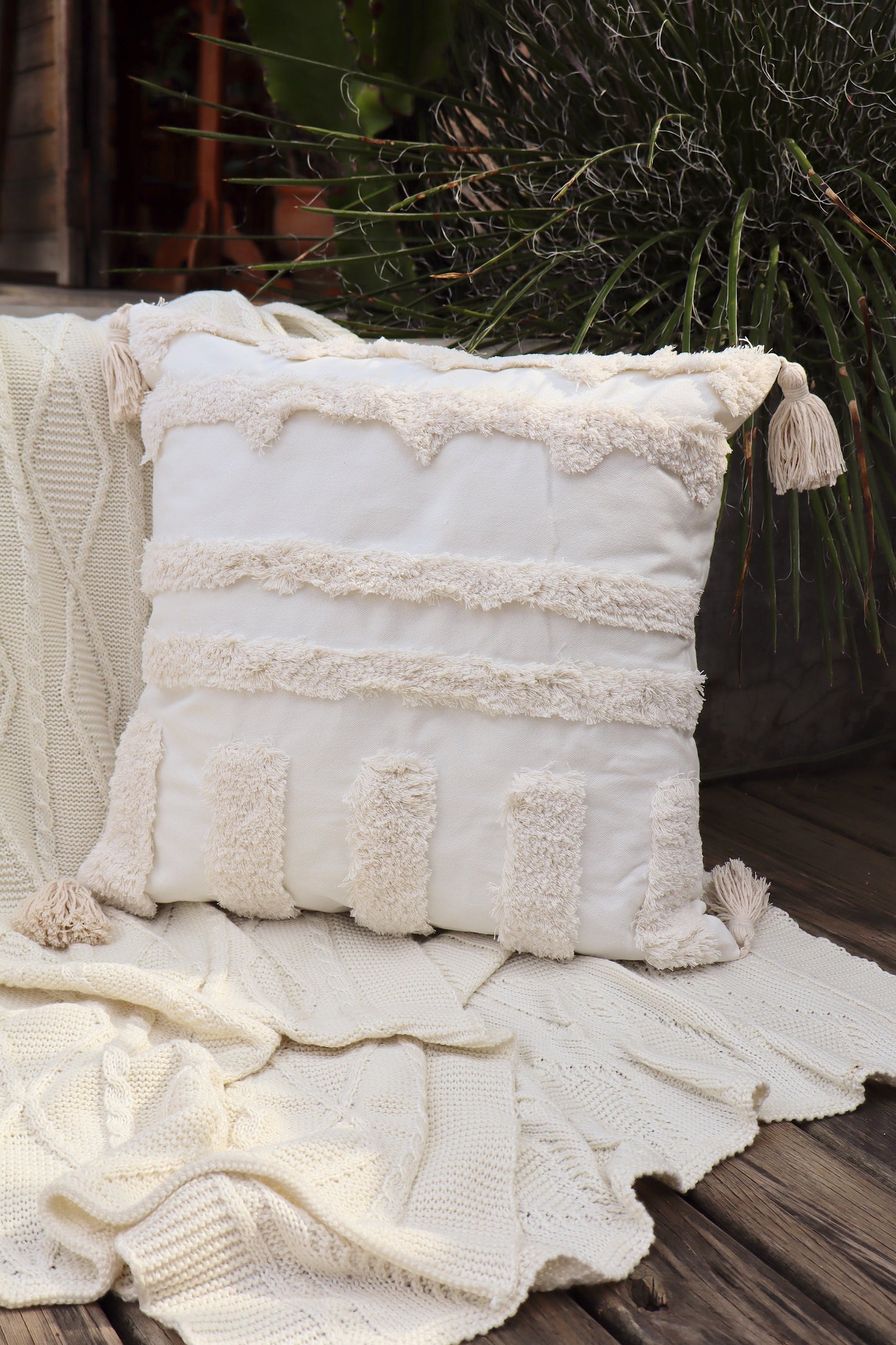 Capa de Almofada Bordada em Linho Tufada Boho 45x45 EST10