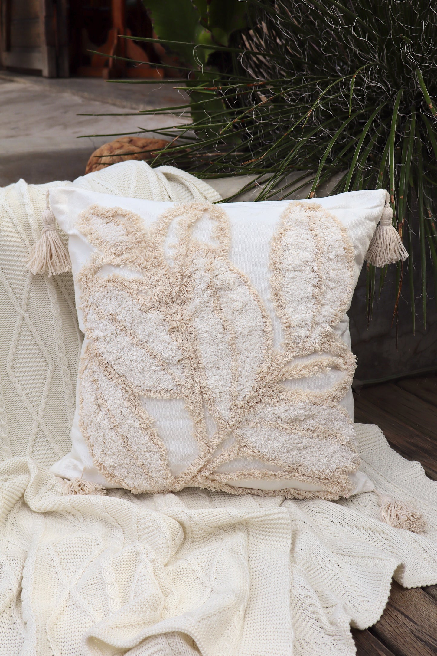 Capa de Almofada Bordada em Linho Tufada Boho 45x45 EST13