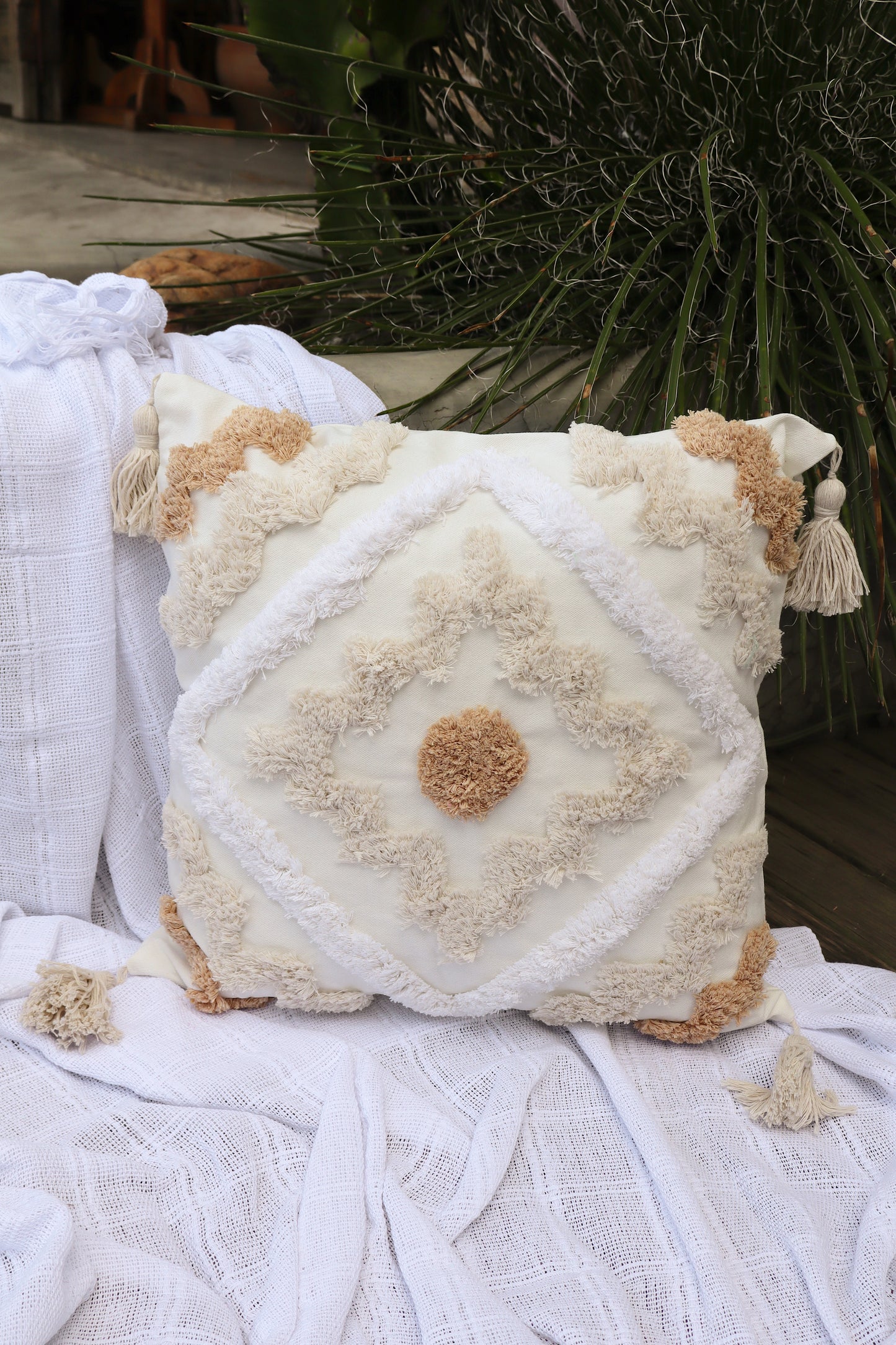 Capa de Almofada Bordada em Linho Tufada Boho 45x45 EST15