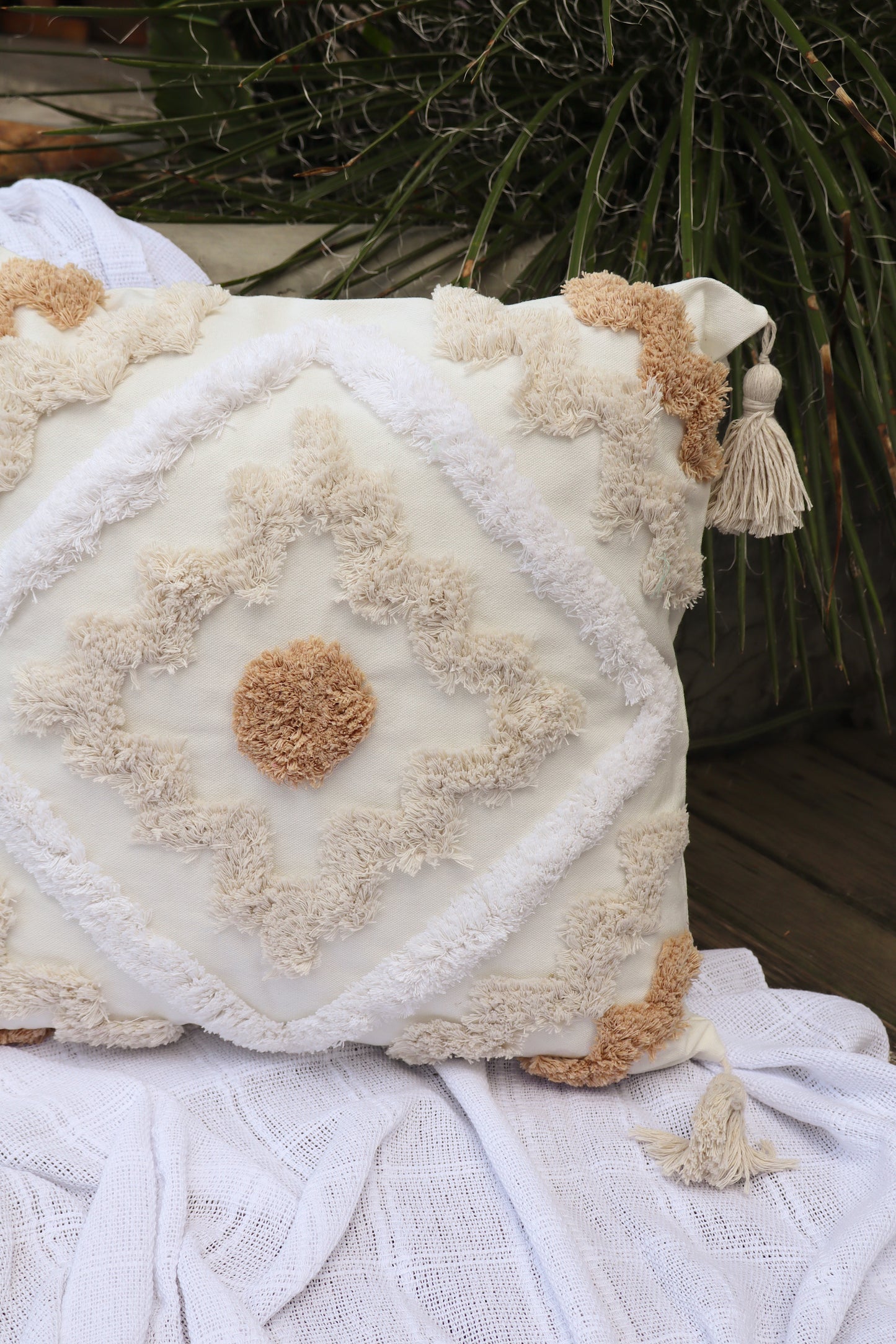 Capa de Almofada Bordada em Linho Tufada Boho 45x45 EST15