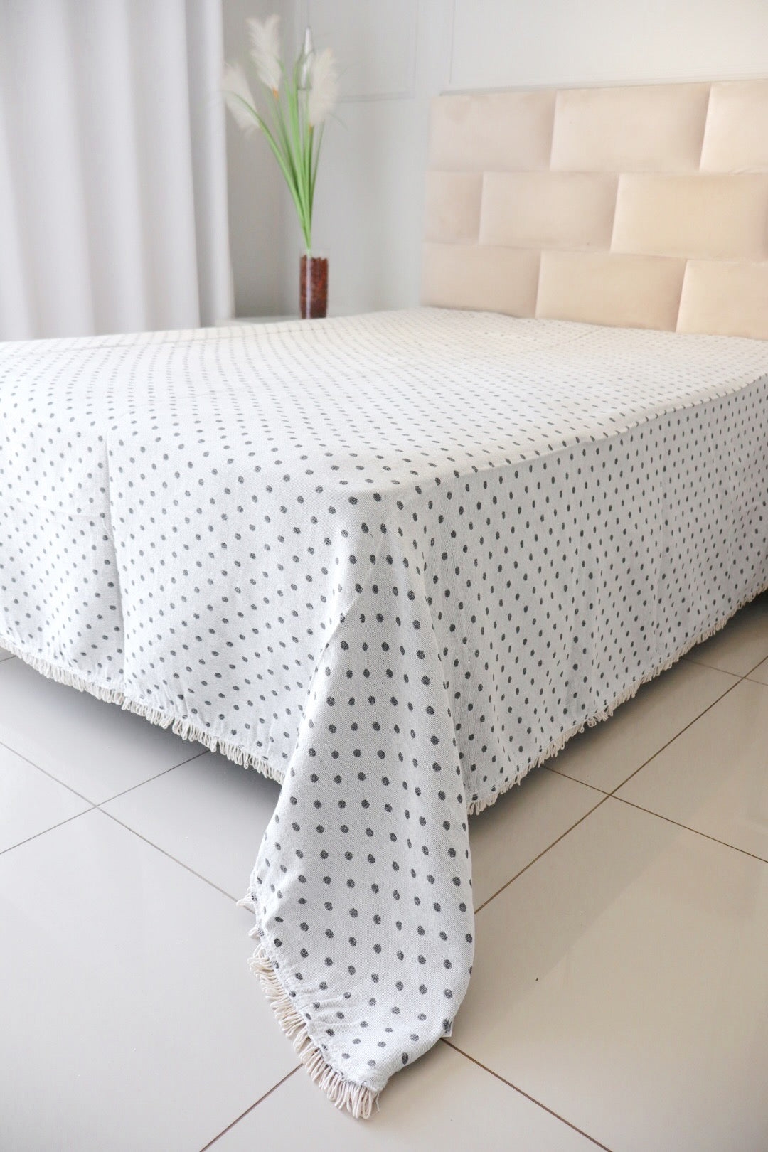 Colcha Casal Bolinhas Dupla Face Cinza 2,10x2,40m