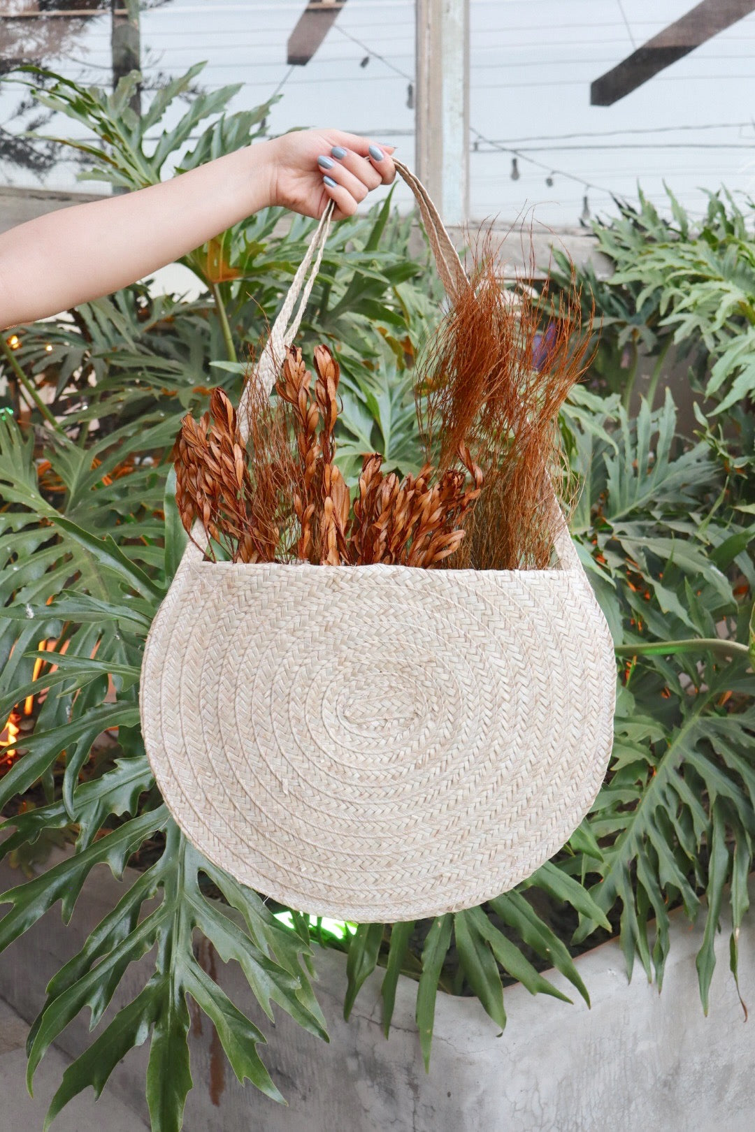 Bolsa Enfeite Parede de Palha com Flores Neutras