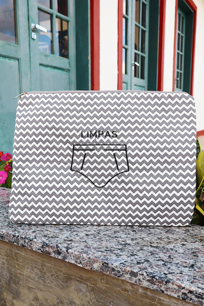 Necessaire Porta Cueca Limpinha Sujinha G Chevron Cinza