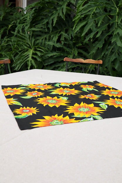 Toalha de Mesa Quadrada Com Barra em Chita Preta Mesa 8 Lugares 2,40x2,40m