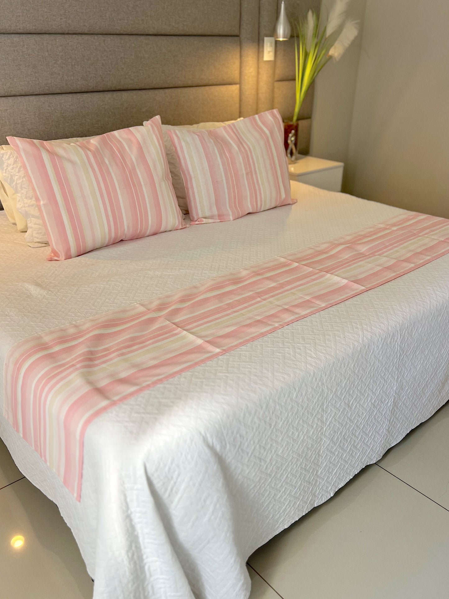Kit Peseira + 2 Fronhas em Tecido Belize Listrada Rosa