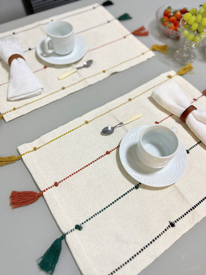 Lugar Americano Algodão com Pompom Mostarda, Terra, Verde e Preto