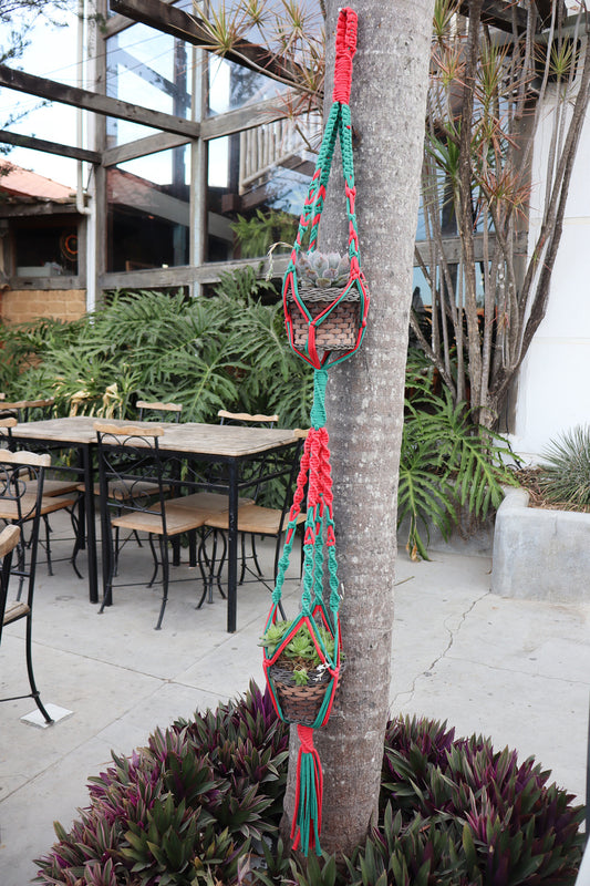 Suporte de Planta em Macramê Malha Duplo Verde e Vermelho