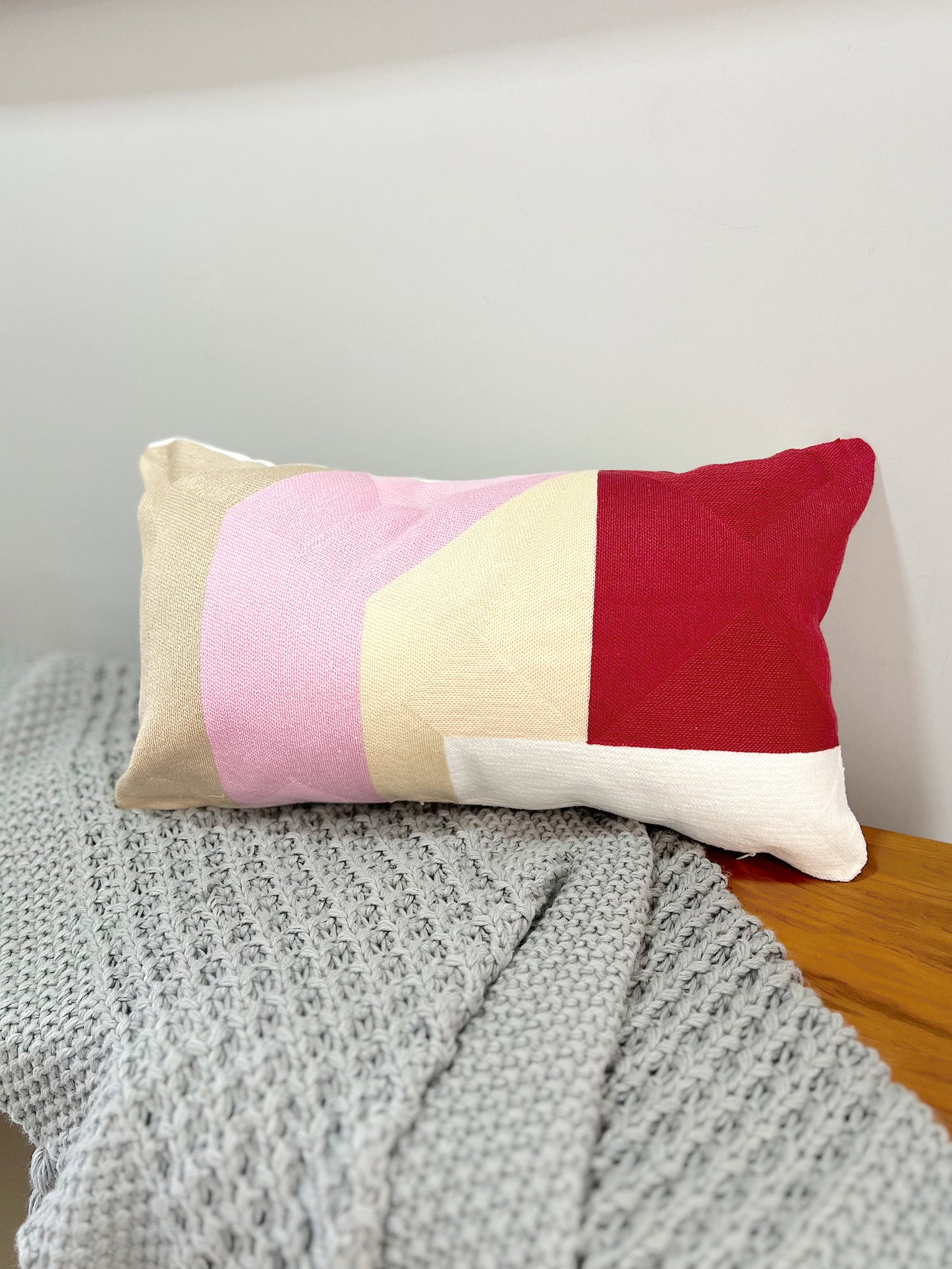 Capa de Almofada Bordada em Linho 30x50 EST04 Rosa e Vermelho