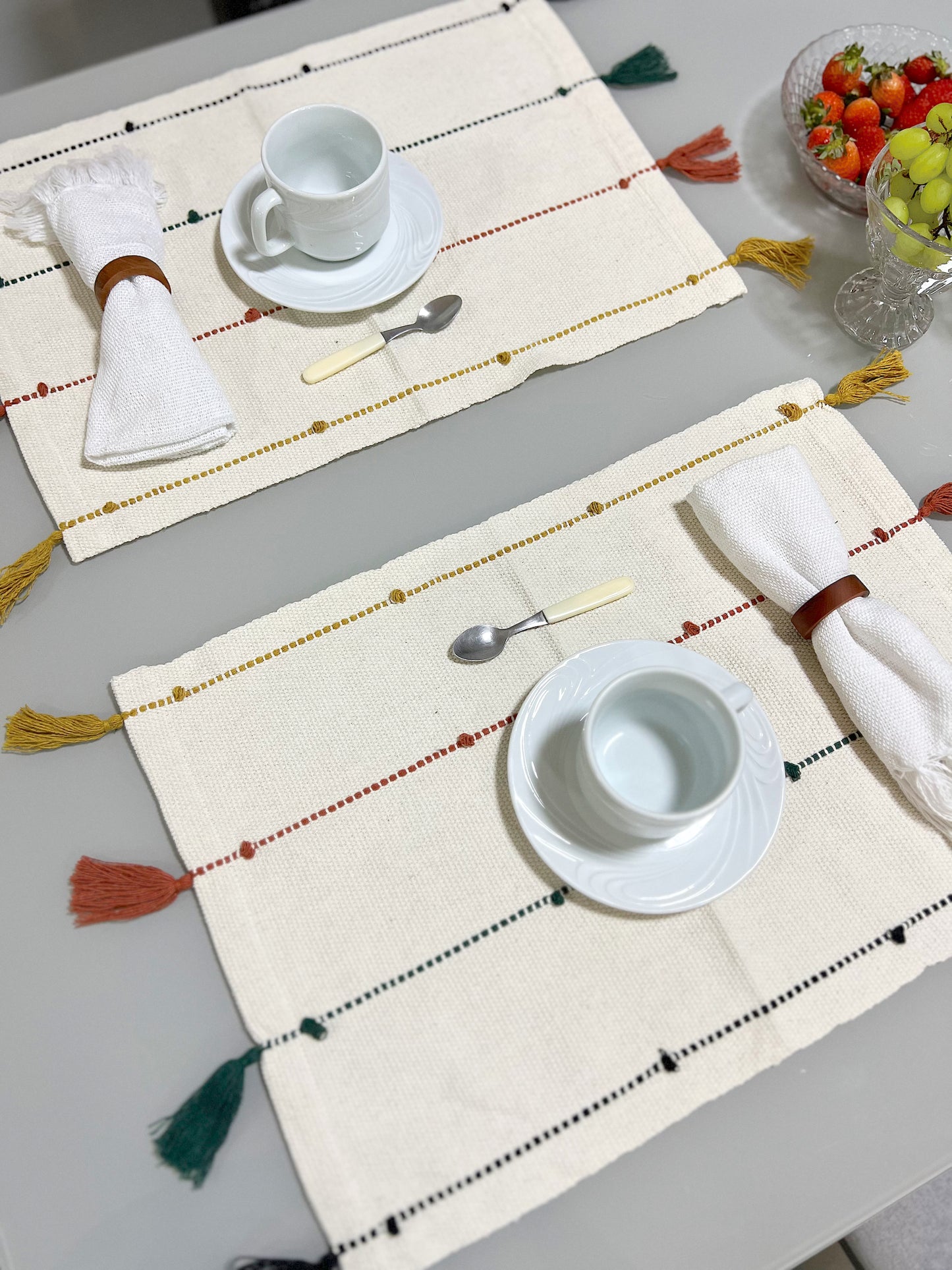 Lugar Americano Algodão com Pompom Mostarda, Terra, Verde e Preto
