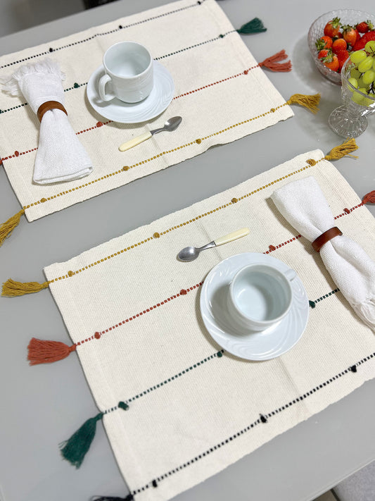 Lugar Americano Algodão com Pompom Mostarda, Terra, Verde e Preto