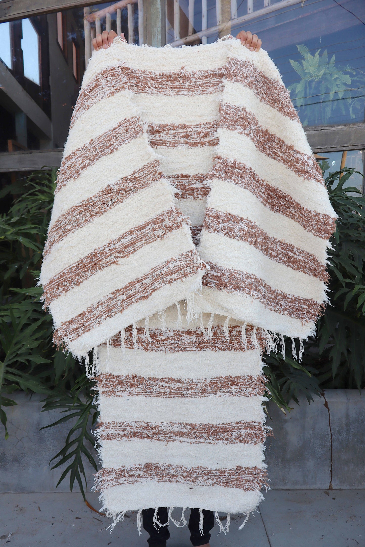 Jogo de Passadeira Felpudo Bege Listrado Mini