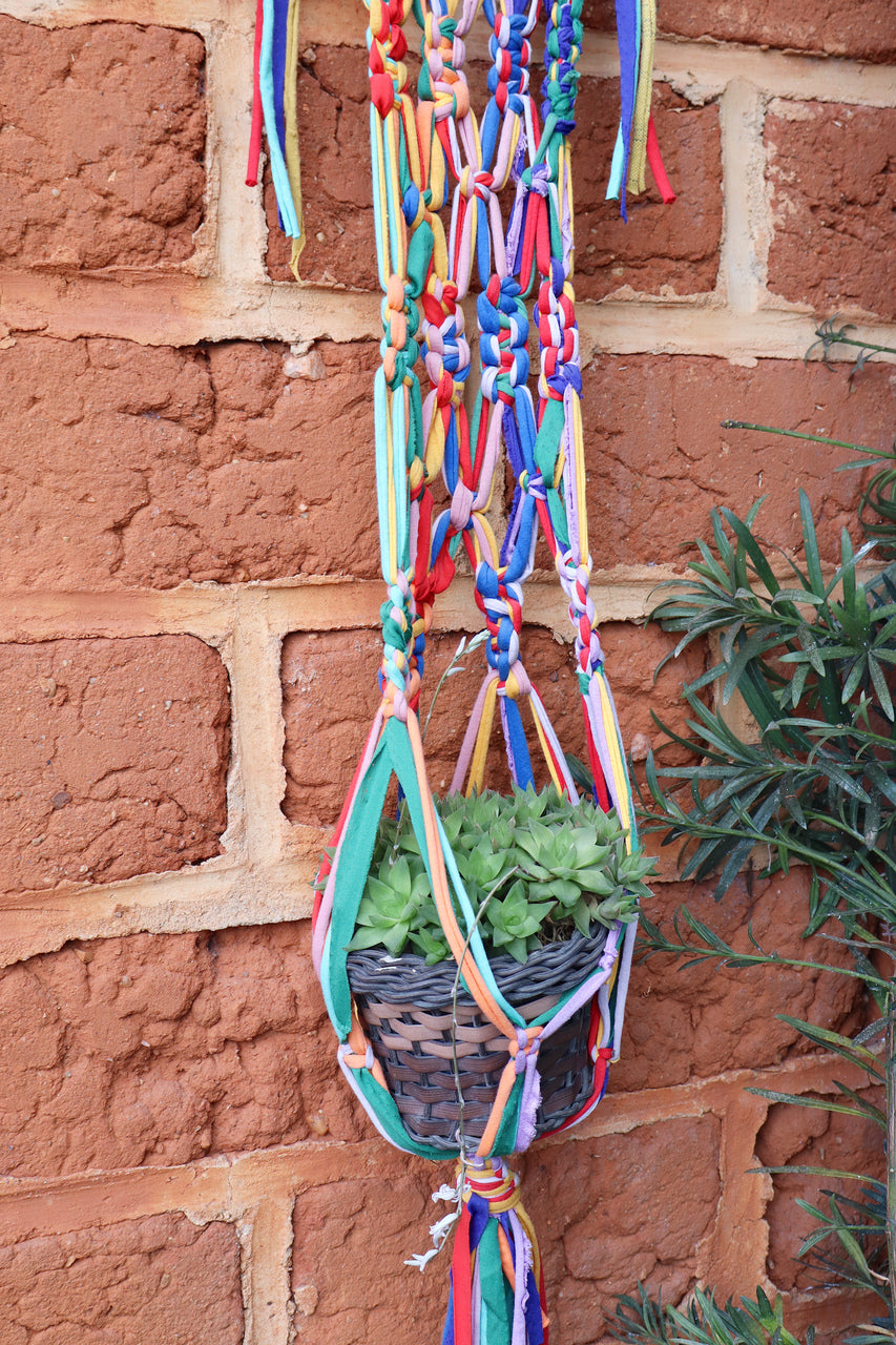 Suporte de Planta em Macramê Malha Um Vaso com Ripa em Madeira Colorido