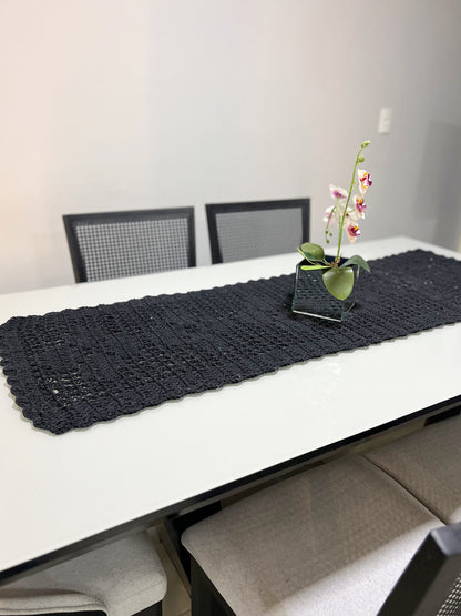 Caminho de Mesa / Passadeira Crochê Retangular Preta 128x40cm