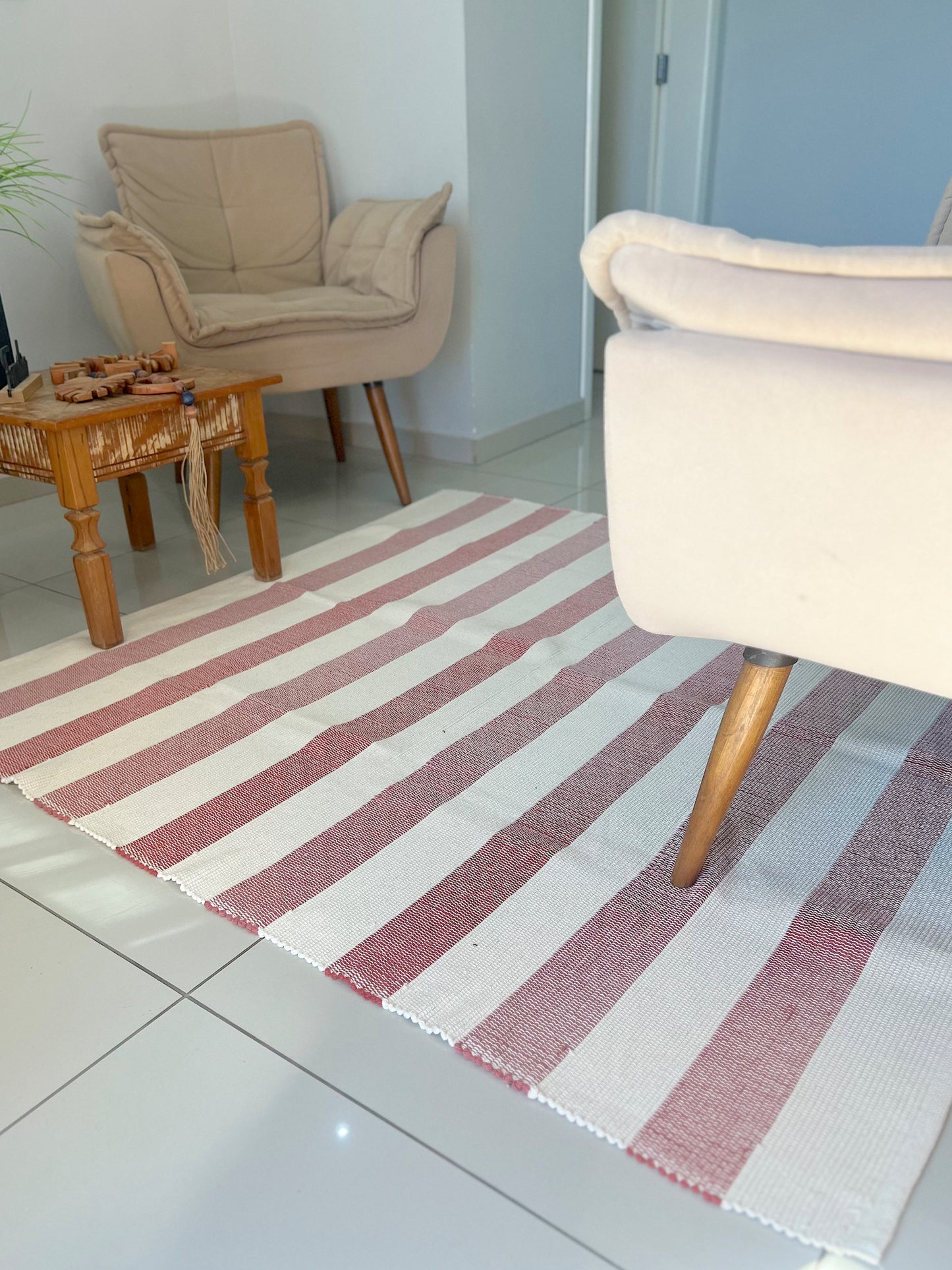 Tapete em Linha Listrado Terracota e Cru 1,50x1,50m