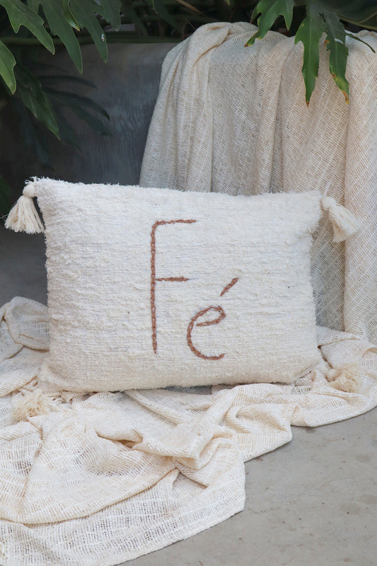 Capa de Almofada Algodão Bordada Fé Bege 30x50cm