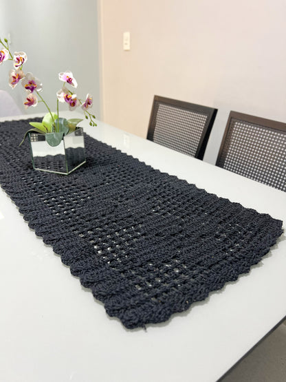 Caminho de Mesa / Passadeira Crochê Retangular Preta 128x40cm