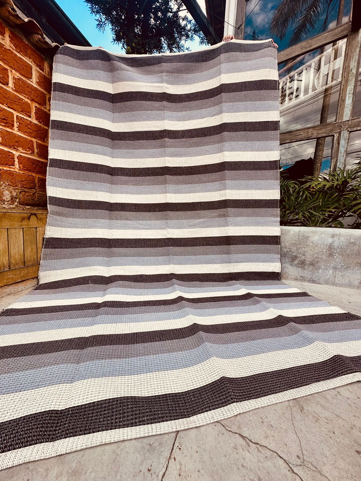 Tapete em Linha Listrado Preto e Cinza 2,00x3,00m