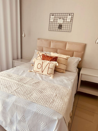 Peseira de Algodão Cru com Pompom Safira 0,65x2,30m