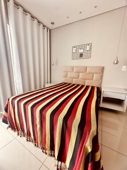 Colcha para Cama Queen 2,40x2,60m Artesanal Listrada Vermelha, Preta e Amarela