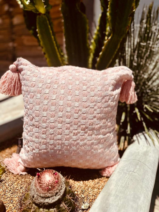 Capa de Almofada Safira Boho com Pompom Salmão 45x45