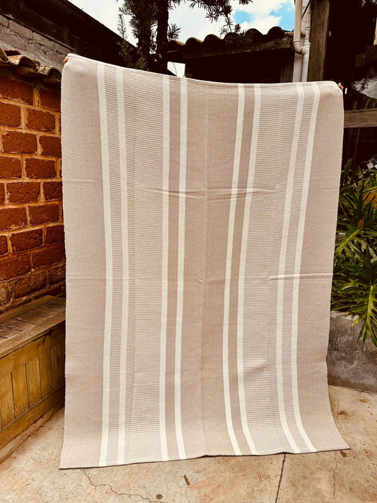 Tapete em Linha Listrado Nude sem Franja 1,50x2,00m